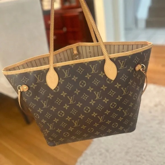 ❌SOLD❌AUTHENTIC Louis Vuitton Monogram Canvas with Gold Hardware - Picture 4 of 16